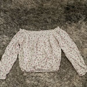Brandy Melville off the shoulder cropped top